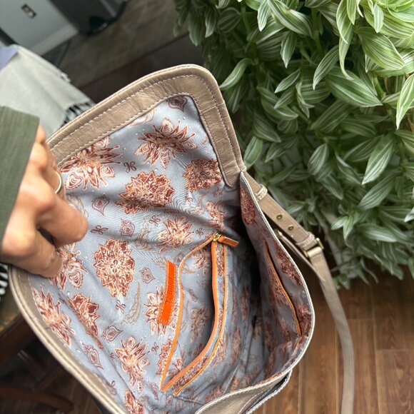 HOBO Crossbody/Foldover Leather Purse - Picture 3 of 4